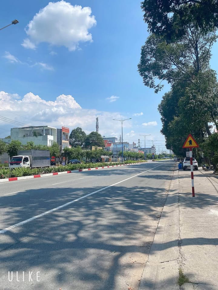 Nhà phố mặt tiền Huỳnh Văn Lũy, Thủ Dầu Một, 150m² giá 5 tỷ - Đầu tư sinh lời!