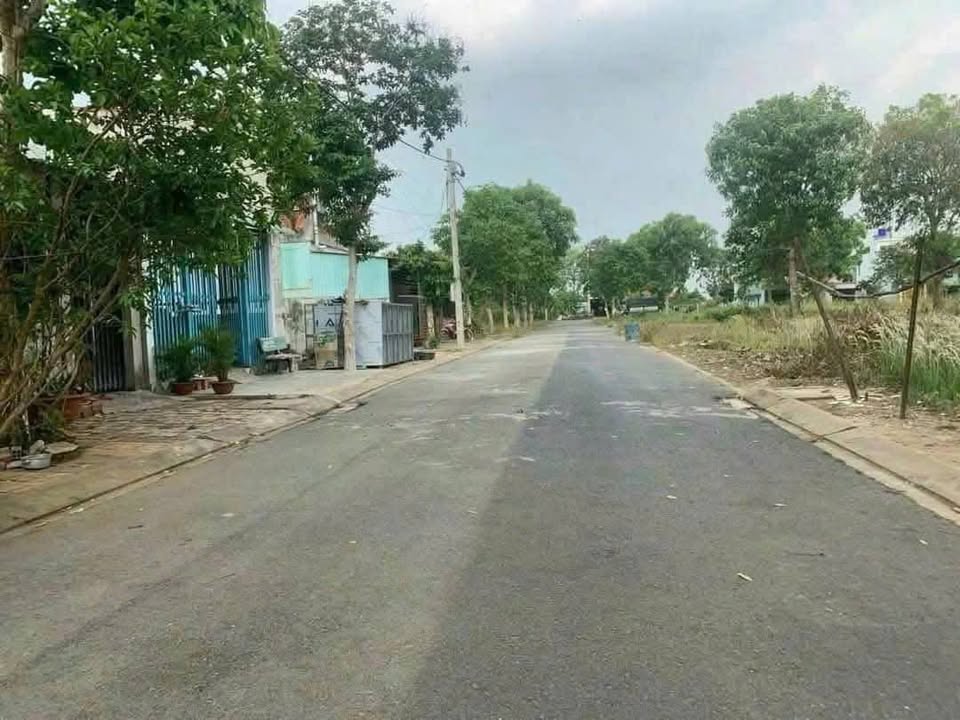 Đất nền KDC Hoàng Long, Bến Lức 110m² giá 2 tỷ - Đối diện công viên