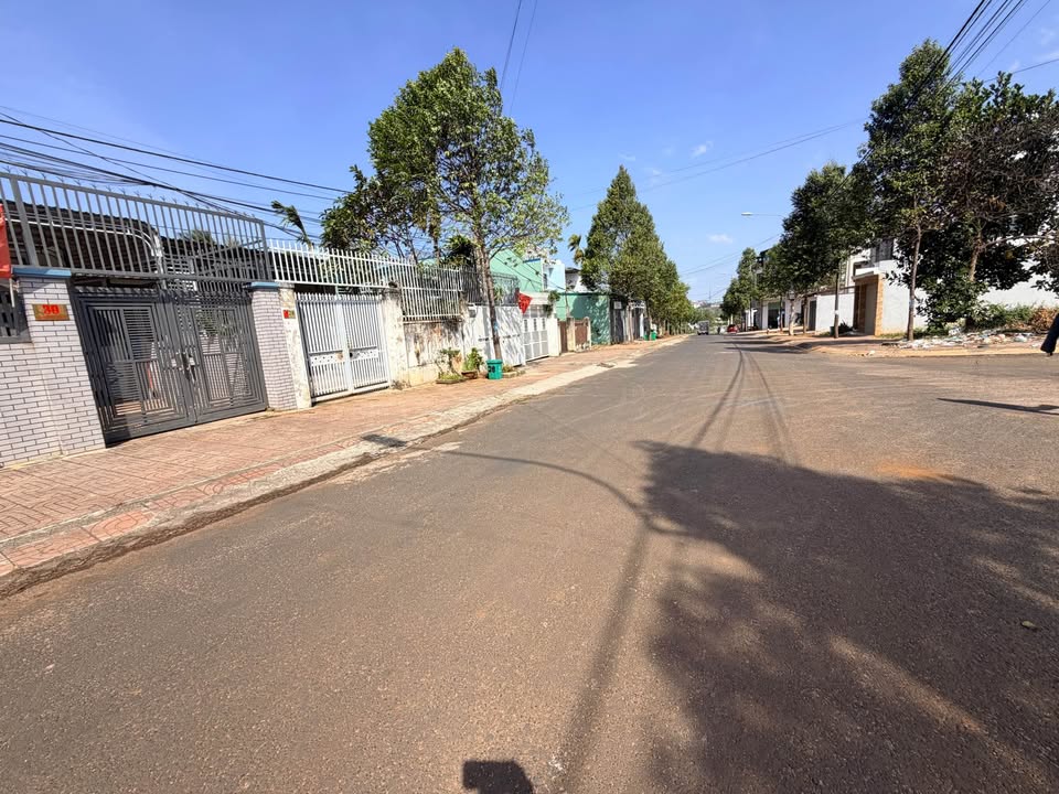 Đất nền đường Võ Thị Sáu, Buôn Ma Thuột 100m² giá 2.78 tỷ - Đối diện công viên, thuận tiện đi lại!