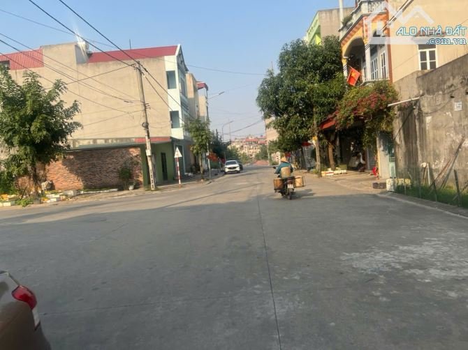 Bán Lô Đất Mặt Phố Phạm Bá Thiều, Quế Võ 100m² giá 4 tỷ - Đầu tư sinh lời ngay!