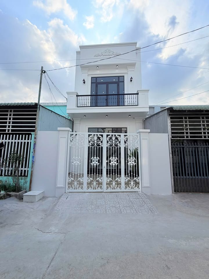 Nhà 1 Trệt 1 Lầu Hẻm 97 Liên Hương 87m² giá 1.99 tỷ - Nội thất cao cấp tặng kèm!