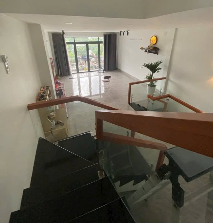 Nhà mặt tiền đường Nguyễn Tất Thành, Phường 3, Sa Đéc 92m² giá 6 tỷ - Thiết kế hiện đại, sẵn sàng ở ngay!