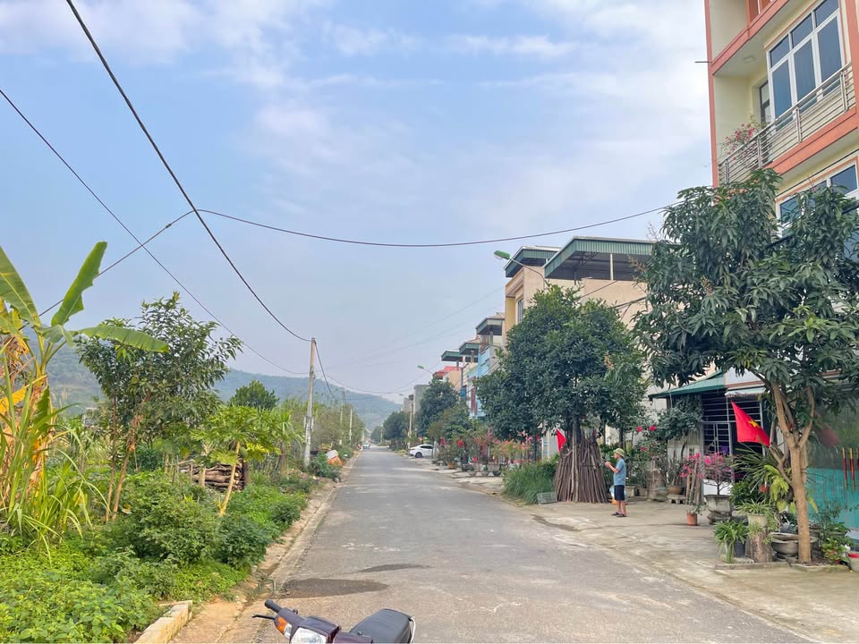 Đất nền B9 Nguyễn Tuân, 250m² giá 3 tỷ - Vị trí đẹp, dân cư hiện hữu!