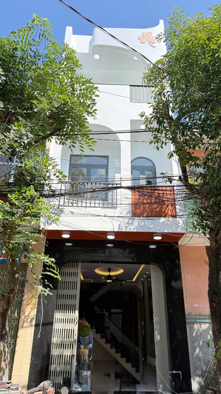 Nhà 3 tầng đường Huỳnh Thúc Kháng, 70m² giá 6.95 tỷ - Thiết kế hiện đại, không gian thoáng đãng!