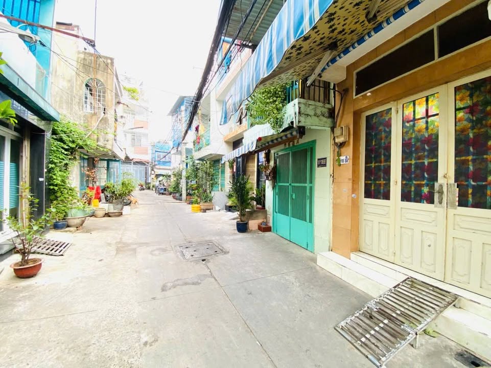 Nhà phố 30m² hẻm Lạc Long Quân, Quận 11 chỉ 4.05 tỷ - Nhà mới vào ở ngay!