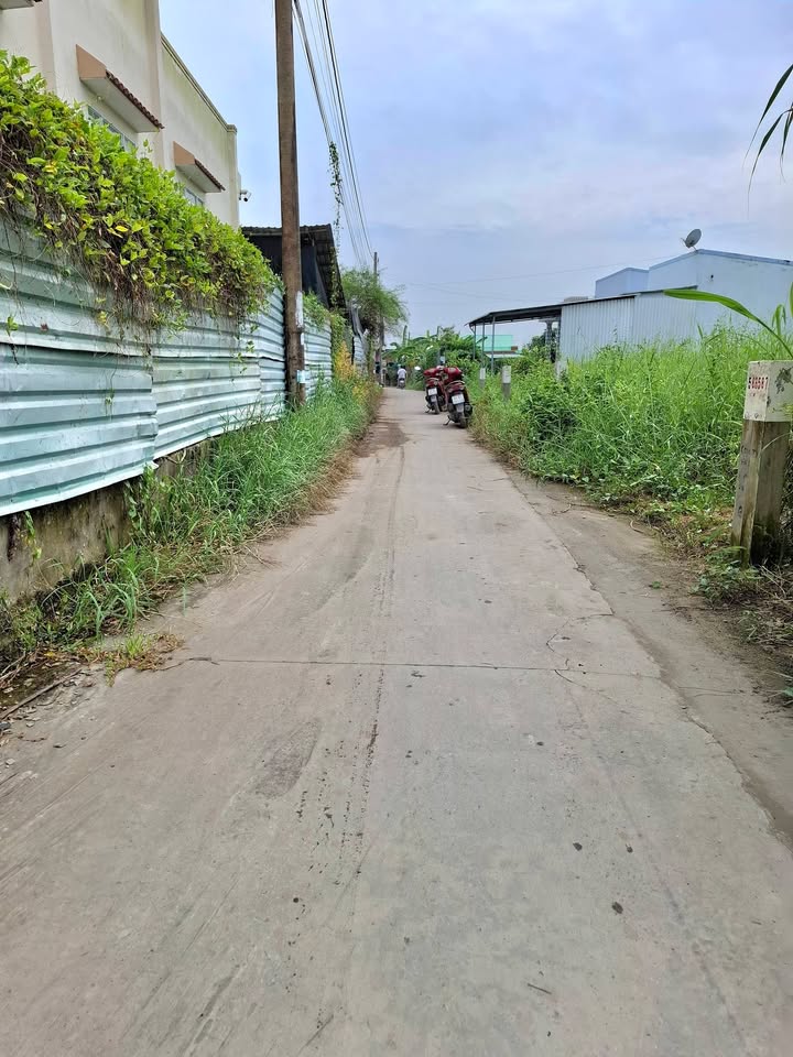 Đất thổ cư 100% Gò Công Đông 120m² giá 300 triệu - Mặt tiền bê tông 3m!