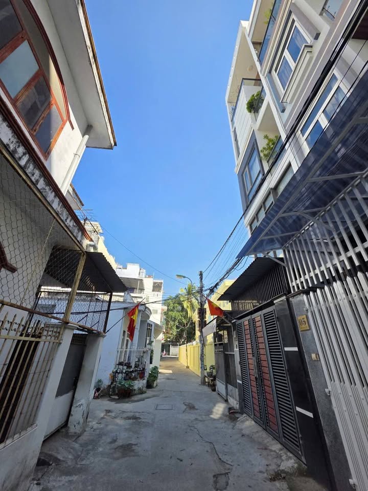 Nhà hẻm ô tô Mai Xuân Thưởng, Nha Trang 58.1m² giá 5.5 tỷ - Cách biển chỉ 100m!