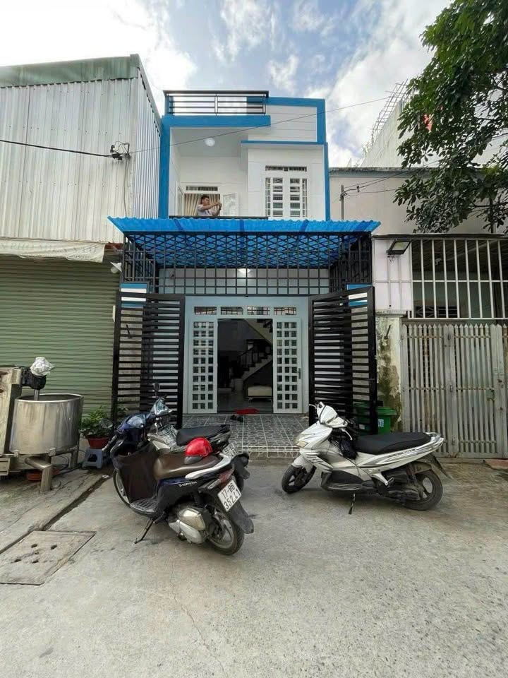 Nhà riêng Huyện Bình Chánh 103m² giá 830 triệu - Sổ hồng sang tên trong ngày!