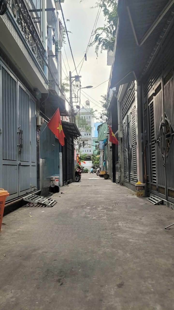 Nhà Phố Tân Phú 37m² giá 5 tỷ - Khu ẩm thực sôi động!