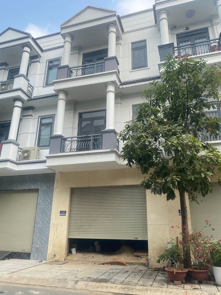 Nhà riêng Tân Hiệp, TP Tân Uyên 60m² giá 2.4 tỷ - Sổ hồng chính chủ