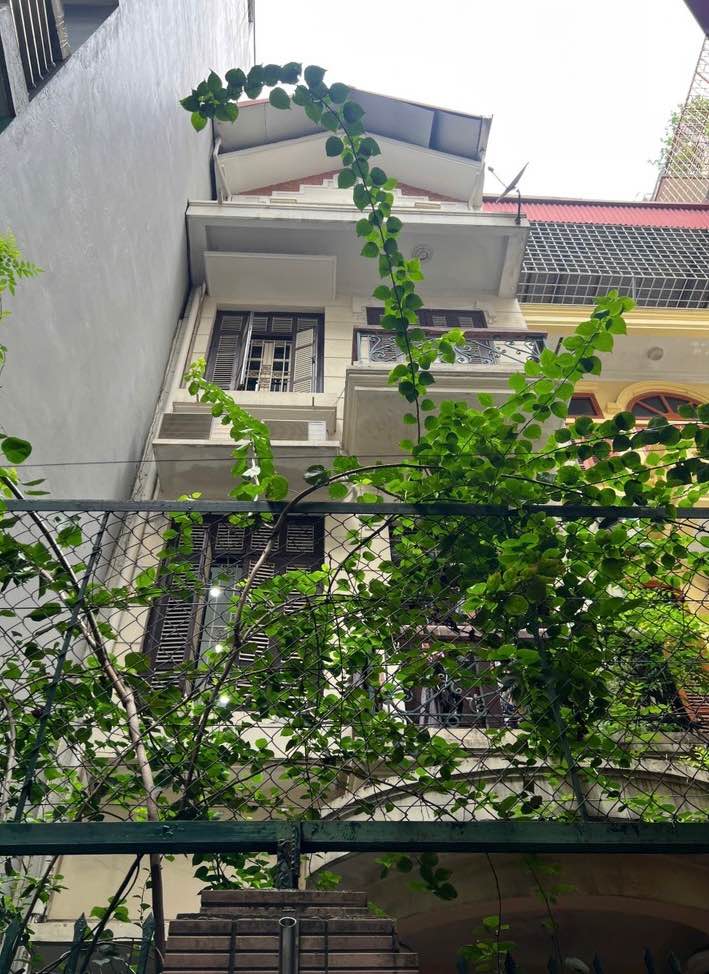 Nhà riêng Đống Đa, Đường Láng, 77m² giá 15.4 tỷ - Sổ đỏ chính chủ, thiết kế hiện đại!