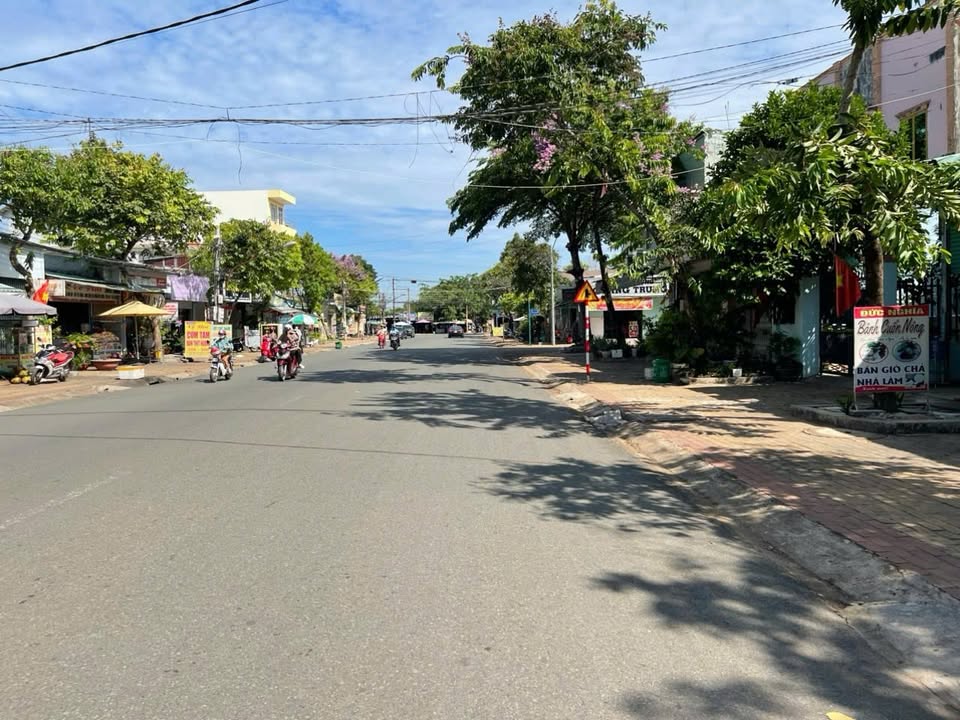 Nhà mặt tiền đường Nguyễn Bình, Đồng Xoài, 110m² giá 2 tỷ - Cơ hội đầu tư hấp dẫn!