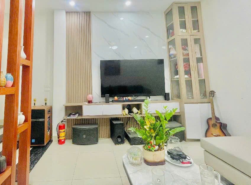 Nhà 5 tầng Cầu Diễn 37m² giá nhỉnh 6 tỷ - Ô tô vào tận cửa!