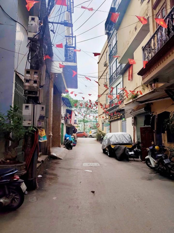 Nhà mới xây Đống Đa 63m² giá 11.5 tỷ - Thang máy tiện nghi, sổ đỏ chính chủ!