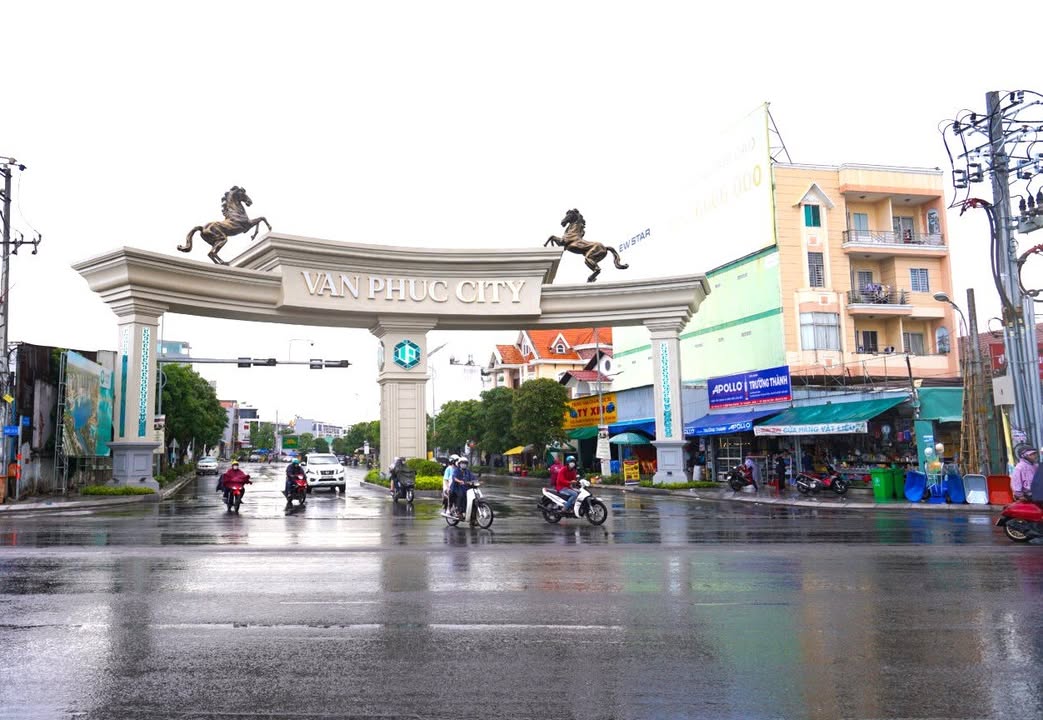 Đất nền 100m² Quốc Lộ 13, Thủ Đức giá 7 tỷ - Hẻm xe hơi tiện lợi!