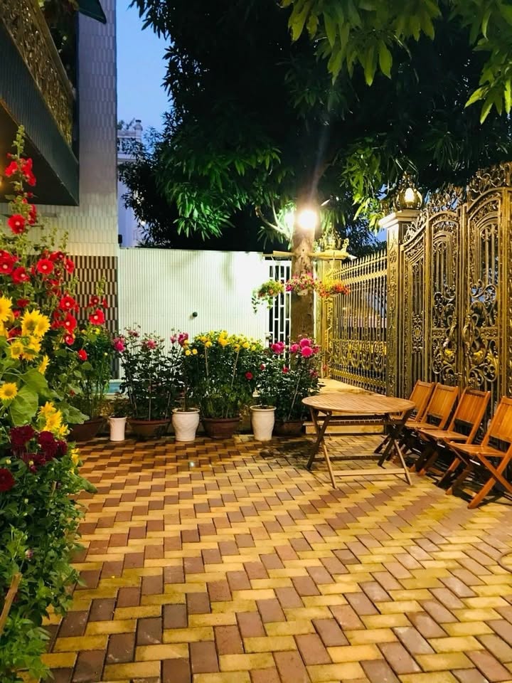 Biệt thự tân cổ điển mặt tiền Thăng Long, Hải Châu 300m² giá 65 tỷ - Đẳng cấp sống sang trọng!