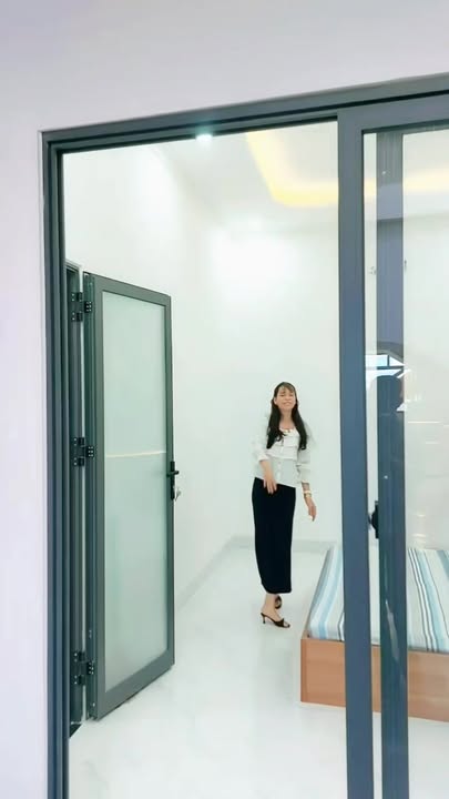 Nhà đẹp Huyện Cần Đước 140m² giá 3.39 tỷ - Thiết kế siêu đẹp, sổ hồng riêng!