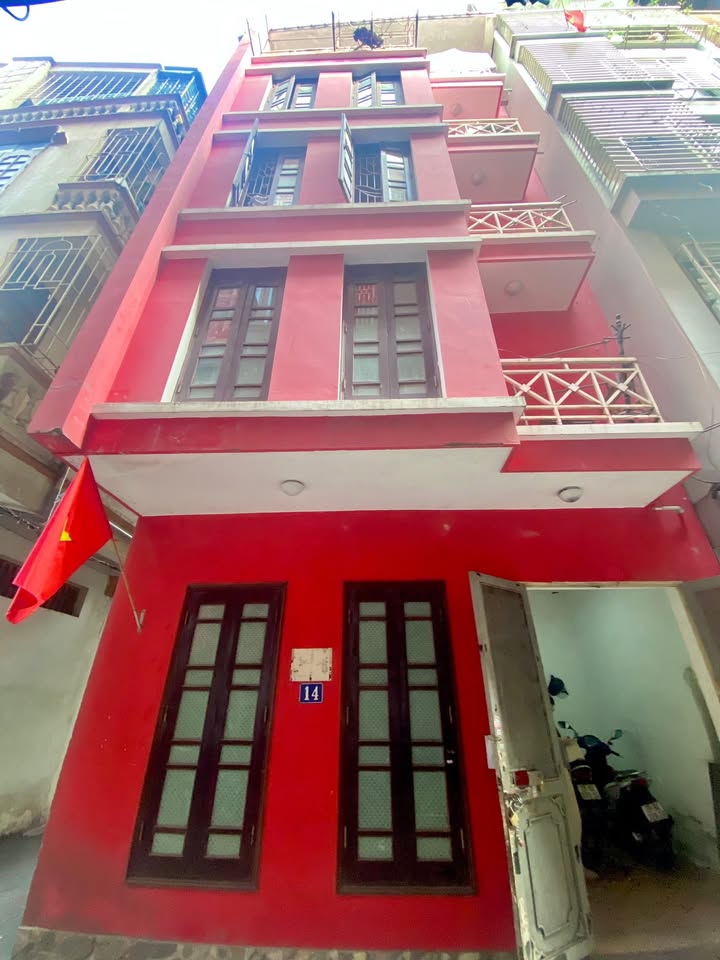 Nhà mặt ngõ ô tô tránh Xuân Thủy 50m² giá thương lượng - Dân trí cao!