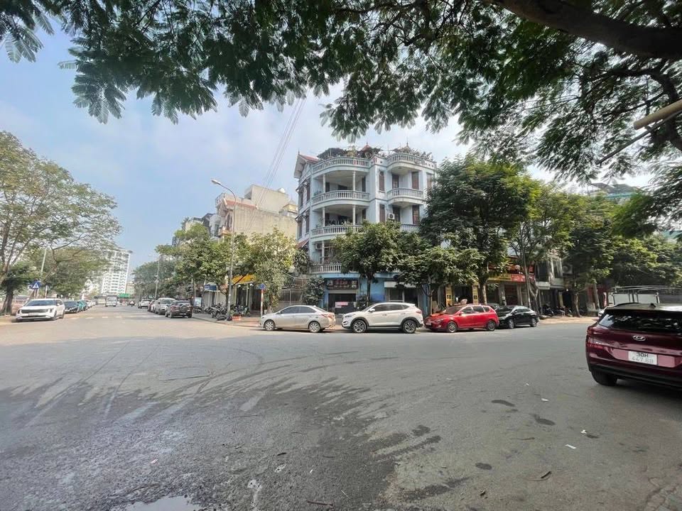 Đất nền phố Trạm Long Biên 220m² giá 37.4 tỷ - Đầu tư sinh lời ngay!