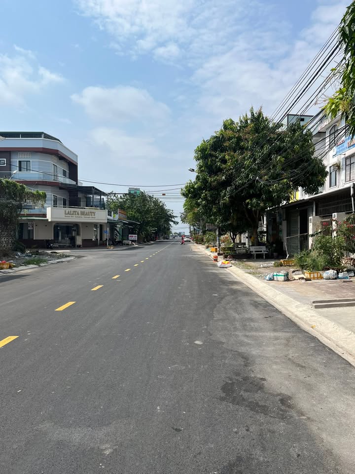 Nhà mặt tiền đường Trần Đại Nghĩa, Rạch Giá, 141m² - Thiết kế hiện đại, chính chủ bán gấp!