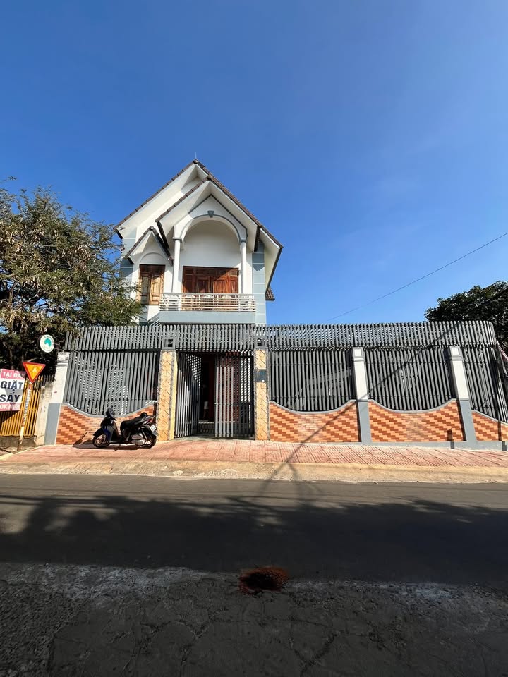 FrontHouse tại đường Nguyễn Trường Tộ, 195m² giá 11 tỷ - Nhà mới, tiện ích xung quanh đầy đủ!