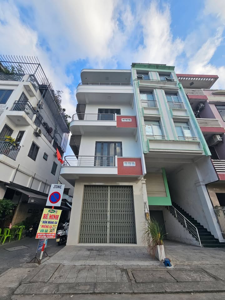 Bán nhà phố 4 tầng 37m² tại đường Duy Tân, Đà Nẵng - Vị trí kinh doanh sầm uất!