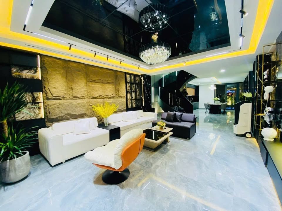 Nhà 5 tầng hẻm ô tô Trường Chinh, Tân Bình, 115m² giá 7.25 tỷ - Doanh thu 20 triệu/tháng!