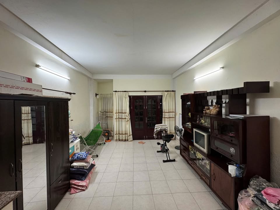 Nhà hẻm Lạc Long Quân Quận Tân Bình 48m² giá 9.5 tỷ - Pháp lý rõ ràng, tiện nghi đầy đủ!