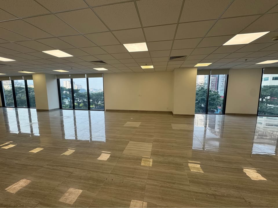 Văn phòng cho thuê tại Duy Tân, Cầu Giấy 160m² giá 322 triệu - Sẵn sàng bàn giao nội thất!