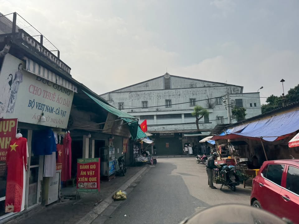 Nhà mặt đường Trâu Quỳ, Gia Lâm 32m² giá 9.6 tỷ - Kinh doanh sầm uất!