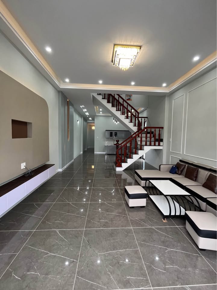 Nhà lầu mới hoàn thiện tại hẻm Phạm Hùng, Tây Ninh 120m² giá 2.79 tỷ - Tiện ích đủ đầy!