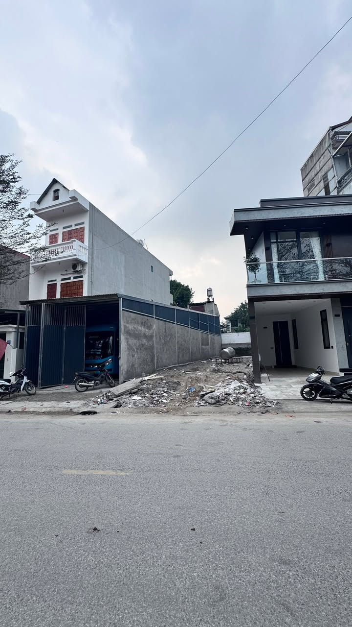 Đất nền đường Hòa Bình, 136m² giá chỉ 20 tỷ - Sổ đỏ chính chủ!