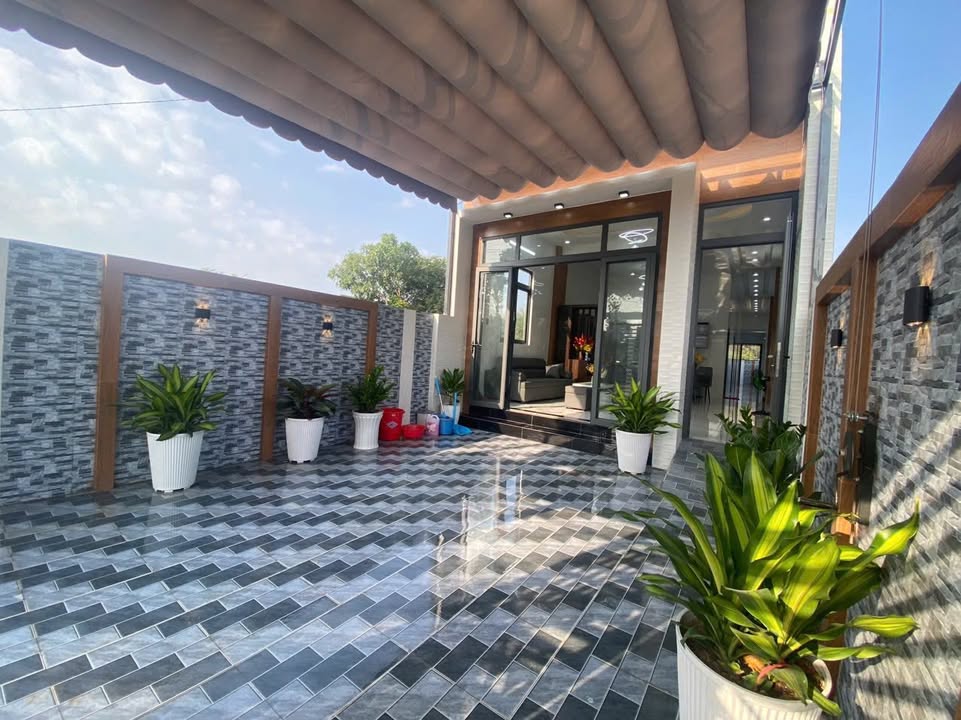 Nhà đẹp Huyện Đất Đỏ 160m² giá 2.2 tỷ - Sẵn sàng vào ở ngay!