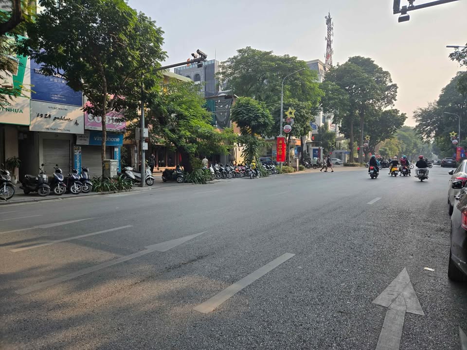 FrontHouse phố Bà Triệu Hoàn Kiếm 140m² giá 210 tỷ - Đầu tư sinh lời cao!