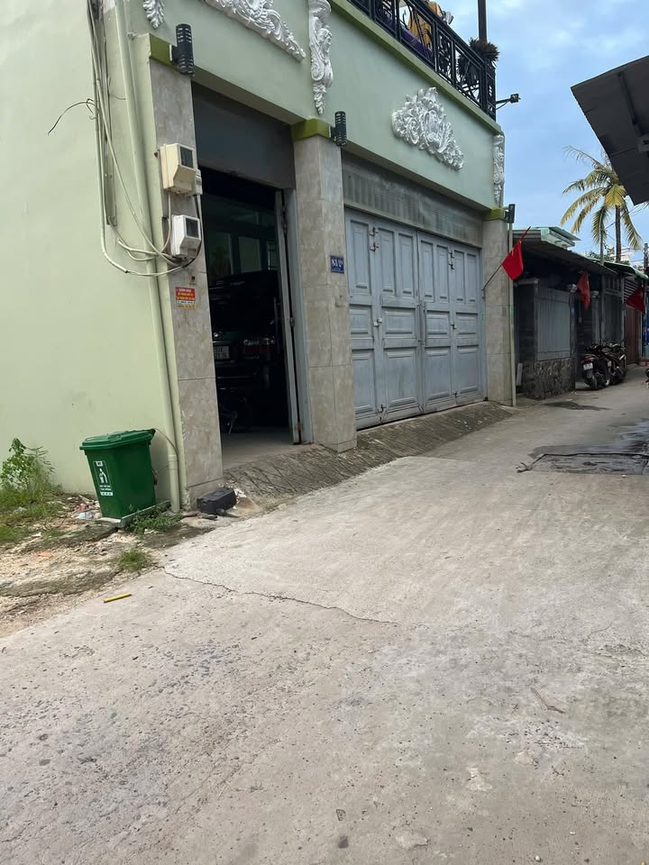 Nhà 3 tầng Hóc Môn 160m² giá 8.5 tỷ - Tiện ích vượt trội!