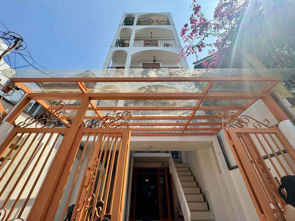 Nhà phố CHDV Trần Văn Sắc, Thảo Điền 98m² giá 27.8 tỷ - Cơ hội đầu tư hấp dẫn!