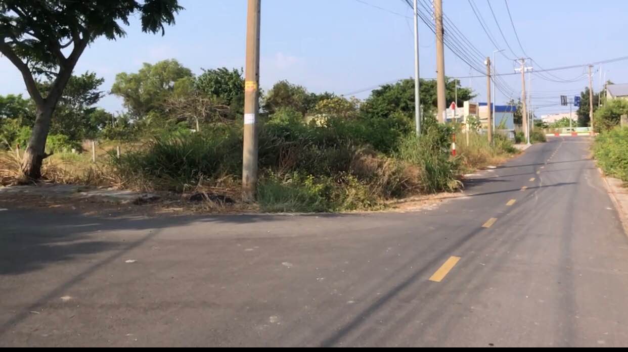 Đất nền mặt tiền đường nhựa 200m² giá chỉ 2.5 tỷ - Cơ hội đầu tư không thể bỏ lỡ!