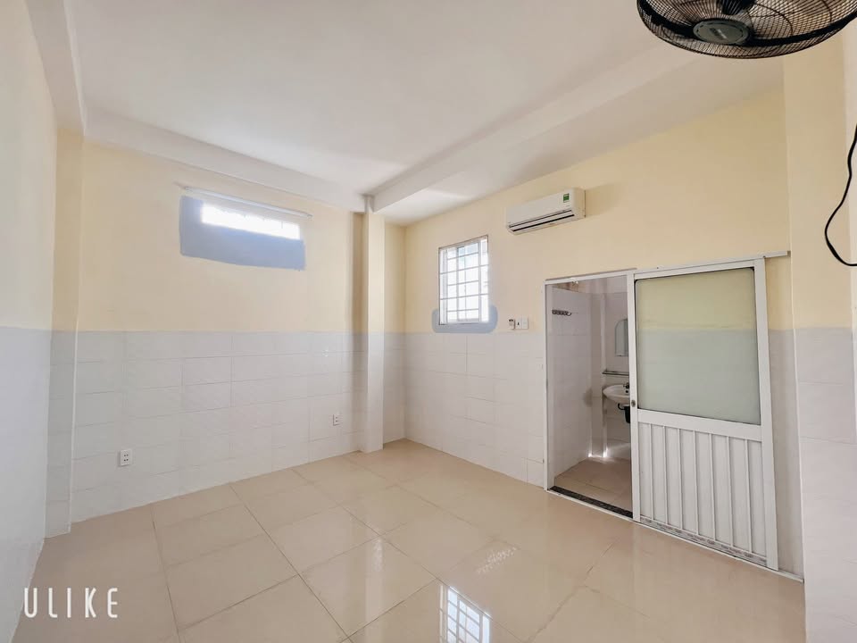 Phòng cho thuê đẹp Quận 11, giá 3,5 triệu - Có máy lạnh mới, cửa sổ thoáng mát!