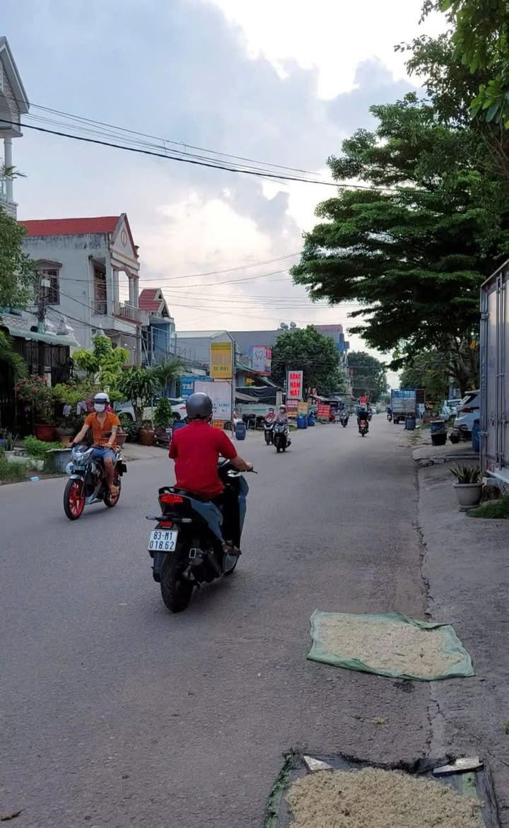 Nhà 1 Lầu KDC Thuận Giao 300m² giá 9 tỷ - Đường rộng, tiện nghi đầy đủ!