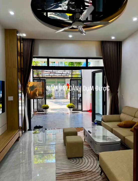 Nhà mặt tiền đường Cao Xuân Huy, Quận Nam Từ Liêm, 80m² giá 10 tỷ - Nhà ở ngay, nội thất đầy đủ!