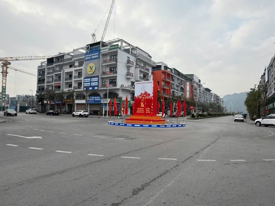 Căn hộ Monbay Hạ Long 126m² giá 34 tỷ - Vị trí trung tâm đắc địa!