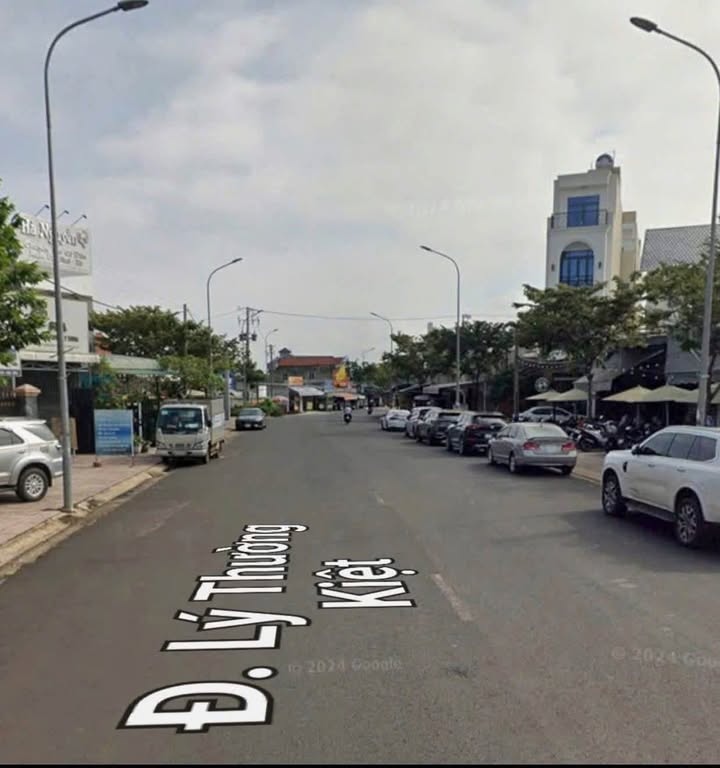 FrontHouse Mặt Tiền Đ. Lý Thường Kiệt, Đồng Xoài 300m² - Vị trí kinh doanh đắc địa!