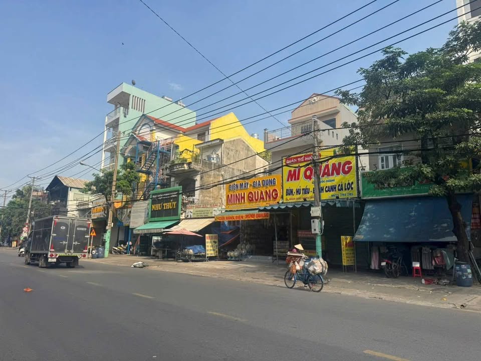 Nhà mặt tiền Nguyễn Trãi, Dĩ An 110m² giá 10,5 tỷ - Đầu tư sinh lời!