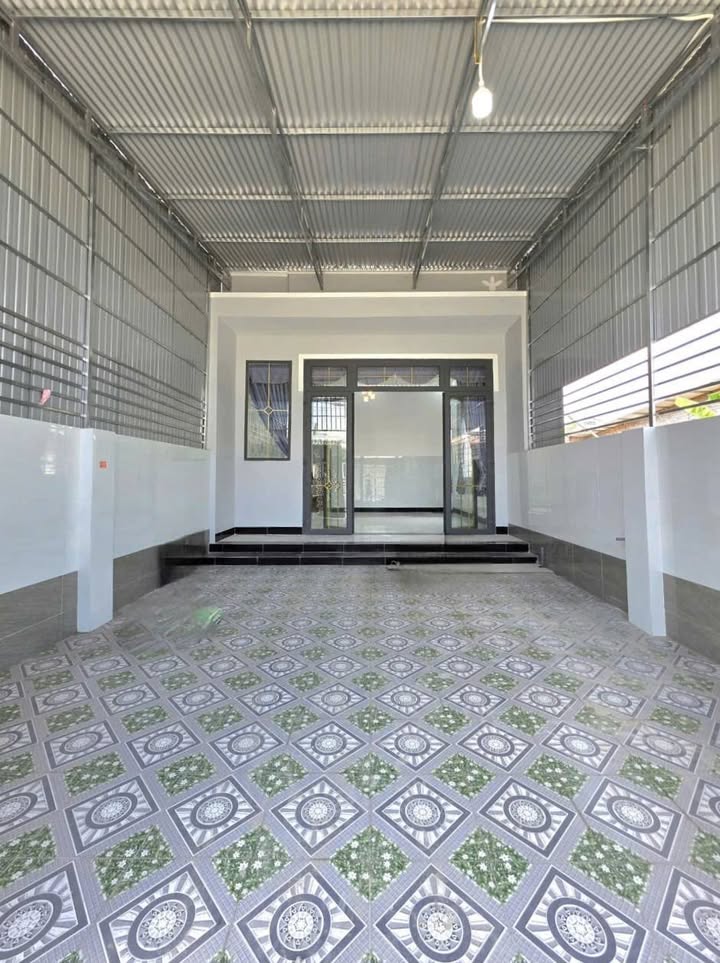 Nhà Phố Ninh Thạnh, Tây Ninh 150m² giá 1.64 tỷ - Hướng Đông, tiện ích đầy đủ!