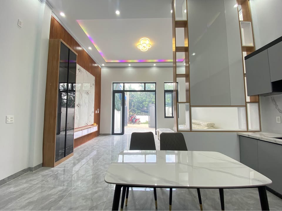 Nhà hiện đại tại Bảo Vinh, Long Khánh 97m² giá 1.6 tỷ - Sân đậu xe hơi tiện lợi!