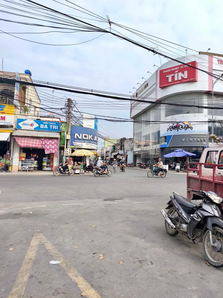 Nhà mặt tiền chợ Thị trấn Ba Tri, 167m², giá 9 tỷ - Đầu tư sinh lời ngay!