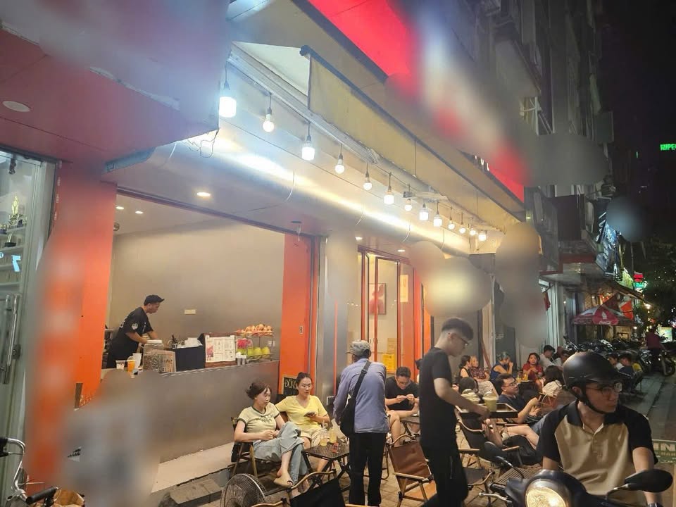 Quán nước ép cho thuê mặt phố Nguyễn Văn Tuyết 70m² giá 30 triệu - Vỉa hè rộng thoải mái