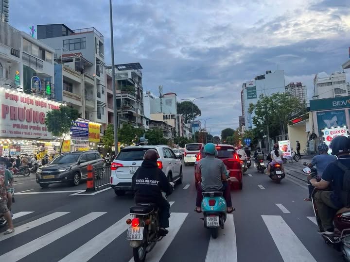 FrontHouse Nguyễn Chí Thanh Quận 6 60m² giá 1.5 tỷ - Hiếm nhà bán ngay chợ Rẫy!