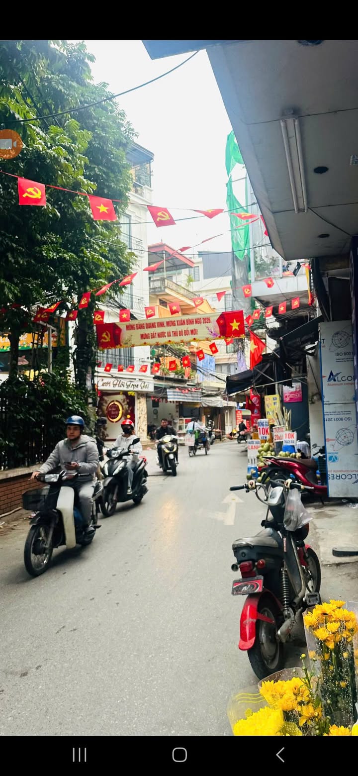 Nhà Hoàng Mai 35m² giá 11.2 tỷ - Lô góc 2 thoáng, ngõ thông tiện lợi!