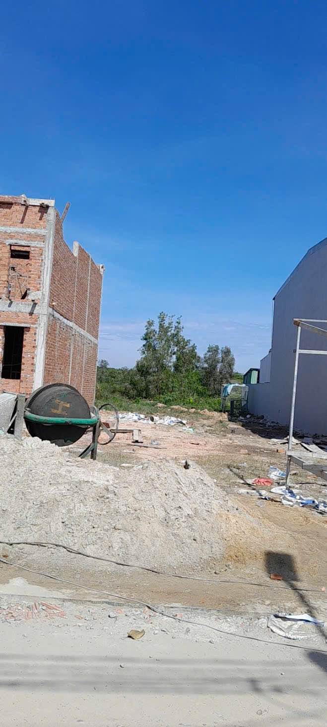 Bán FrontHouse Tân Định Cũ 200m² giá 1 tỷ - Mặt tiền nhựa thuận lợi!